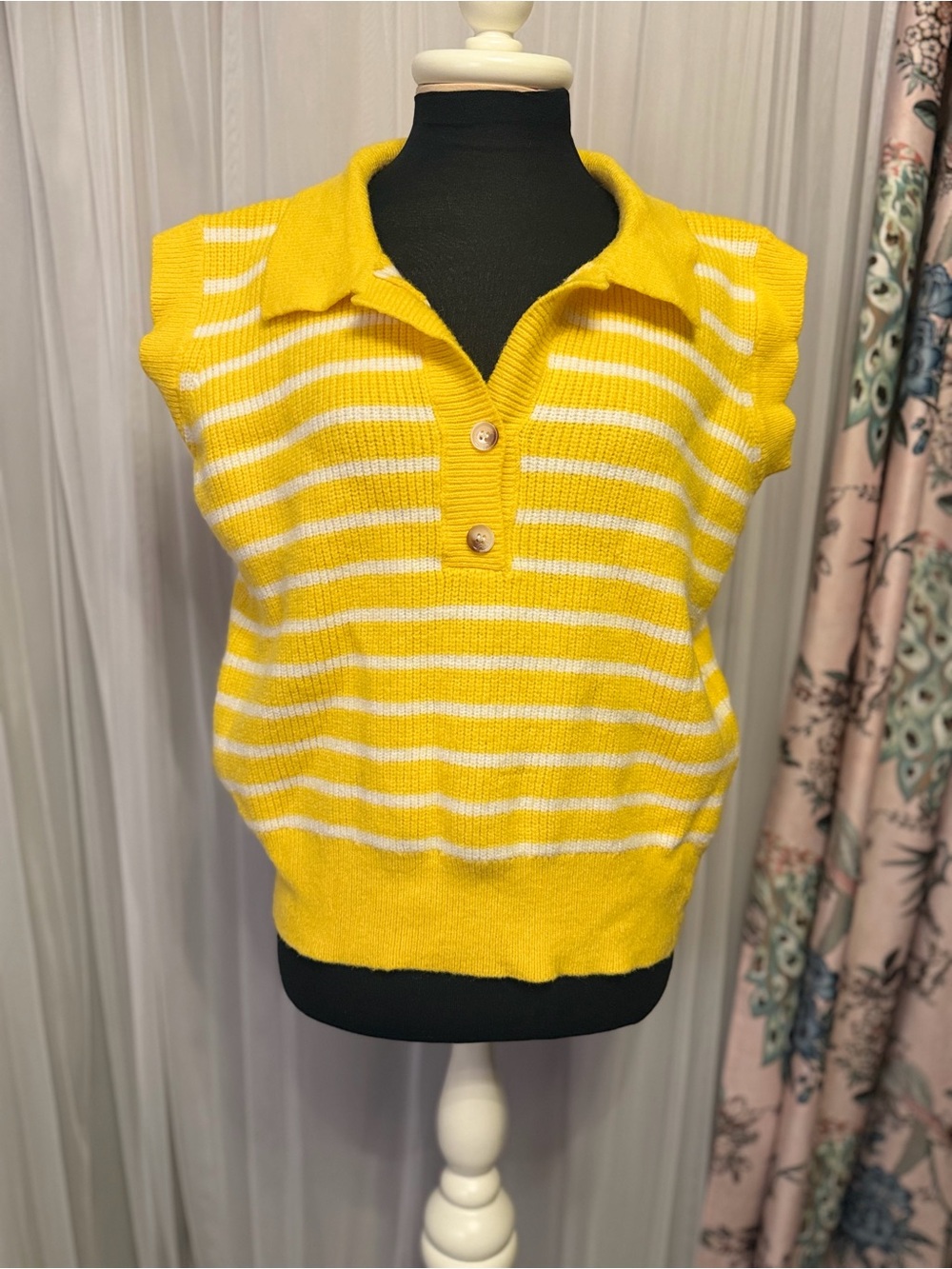 BiBi Yellow & White Striped Sleeveless Collared Sweater Vest Top Size Large